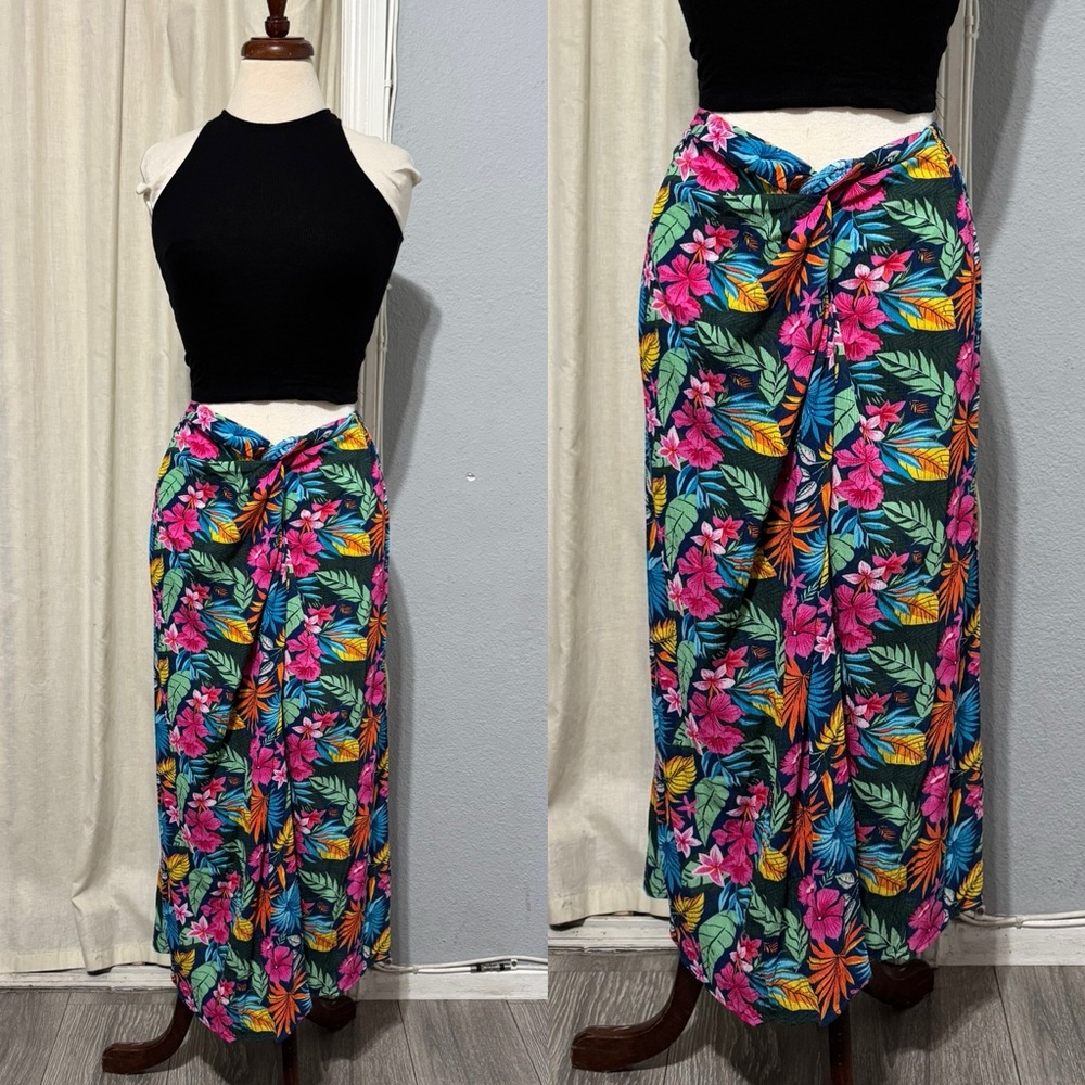 Serra Hawaiian Floral Wrap Sarong Beach Pool Cover Up Skirt Size M Elastic Waist